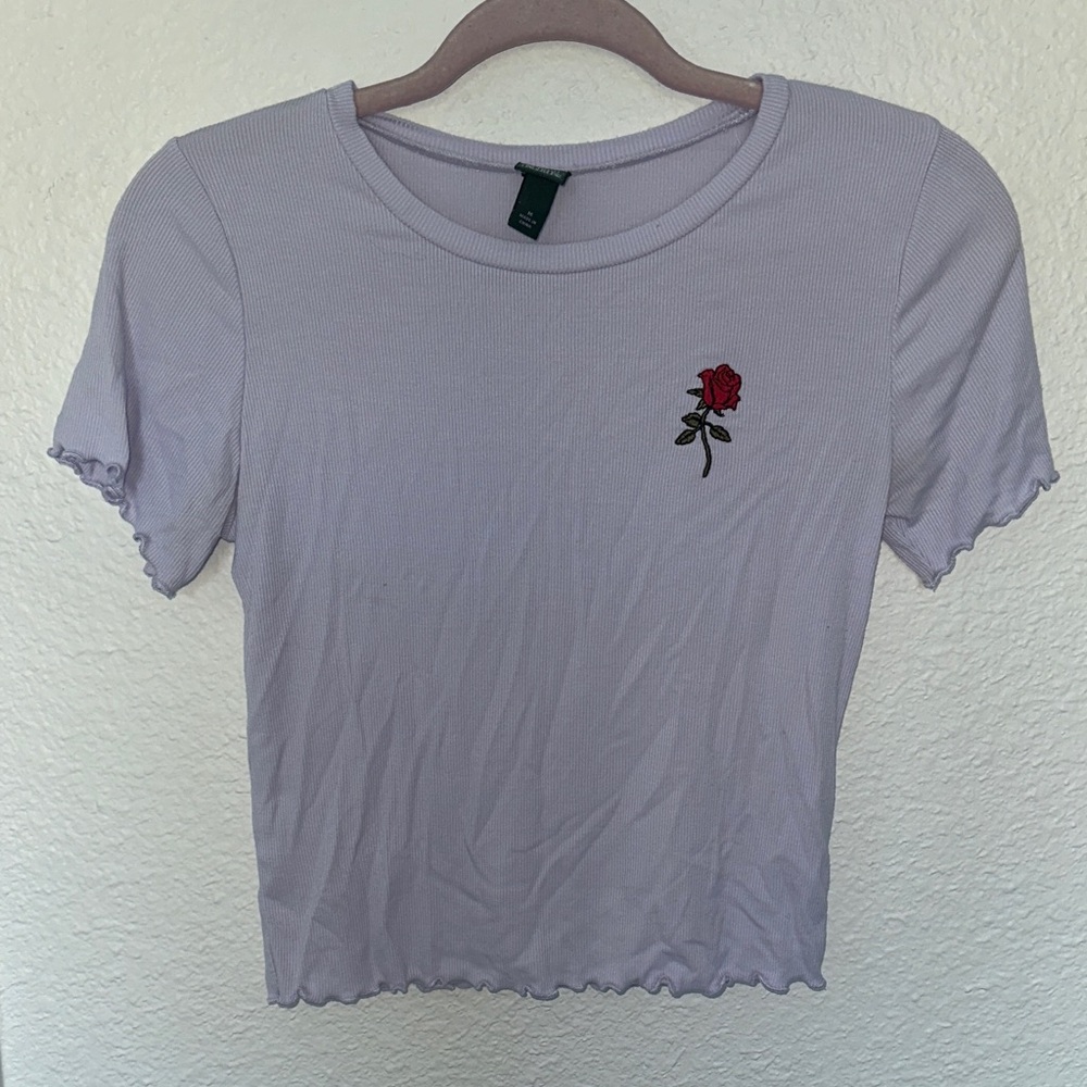 Wild Fable Lavender Short Sleeve Tee with Red Rose